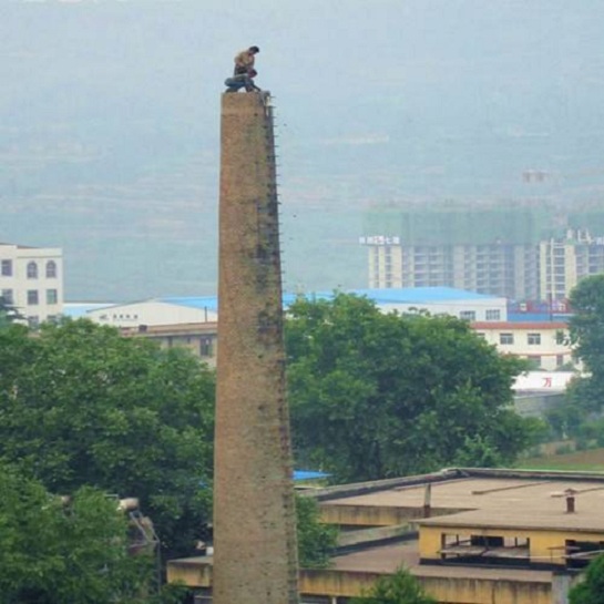 晋中人工拆除烟囱-采用落地式脚手架进行烟囱拆除需要注意哪些？