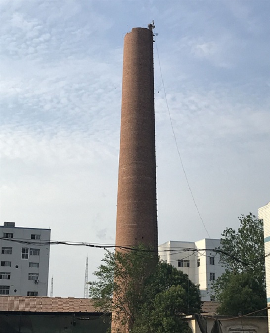 兴城烟囱人工拆除-怎样协调处理烟囱拆除废弃垃圾