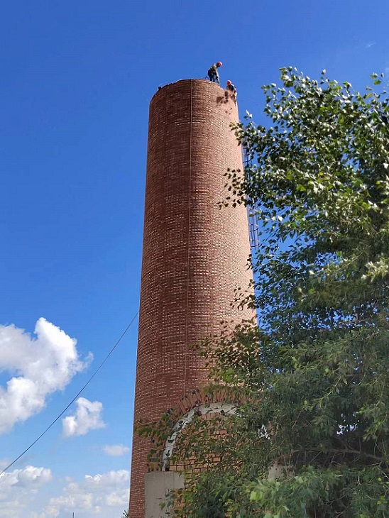 兰州废弃烟囱拆除-助力环保建设  净化蓝天白云