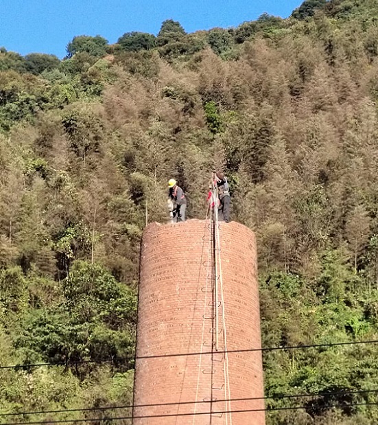 海宁拆除烟囱公司：消除安全隐患，从拆除烟筒开始！