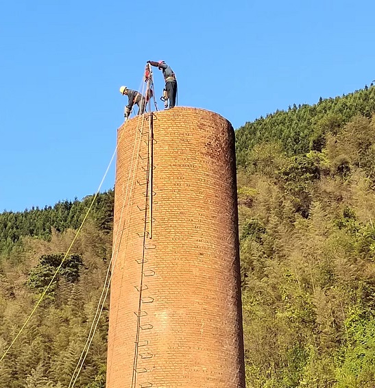 福建烟囱拆除公司：高效拆除，安全环保