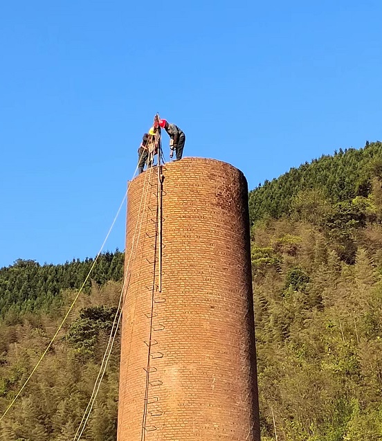 余姚拆除烟囱，助力城市更新与环境保护