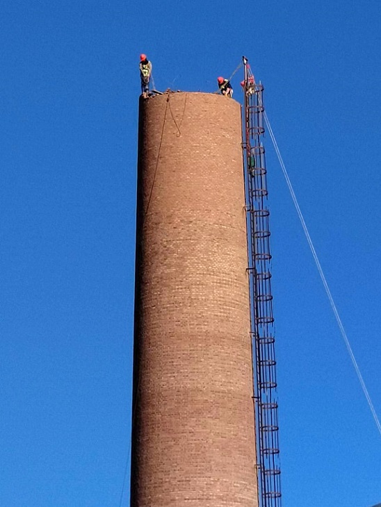 湖北烟囱拆除公司:提供更优质,更高效的拆除服务