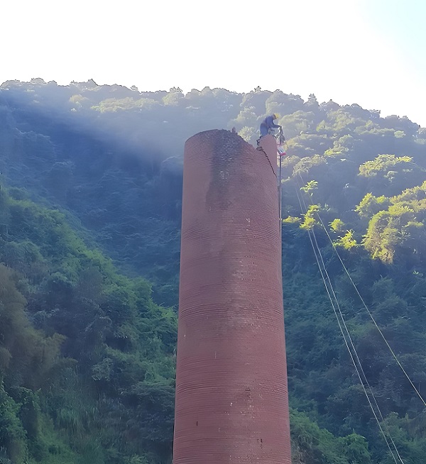 武汉烟囱拆除的几种常见方式：技术、安全与环保的博弈