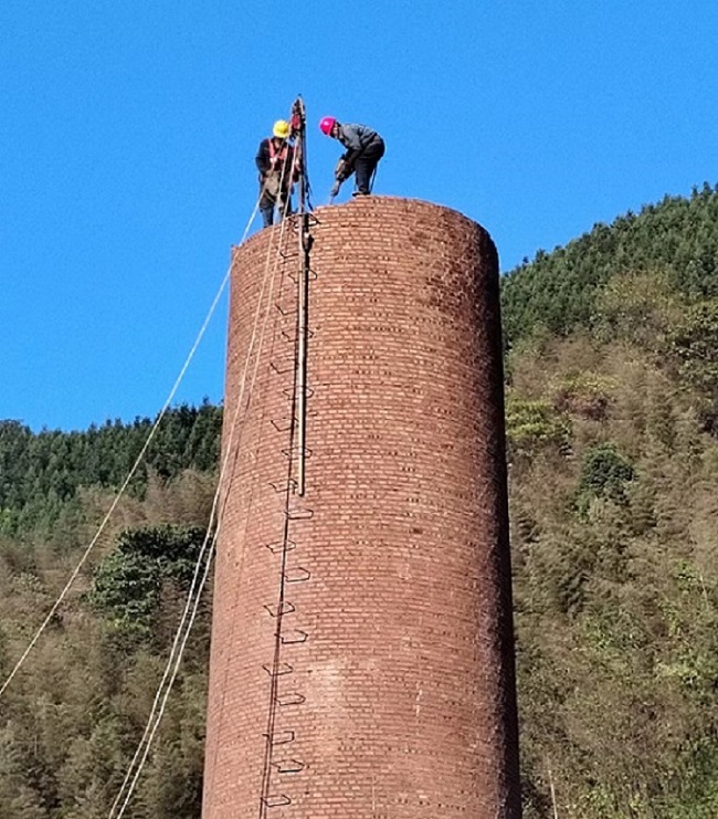烟囱人工拆除专项方案的关键环节与实施策略
