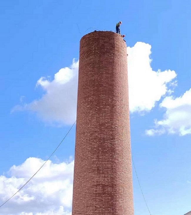 江苏废弃烟囱拆除：选对团队=给安全上双保险！